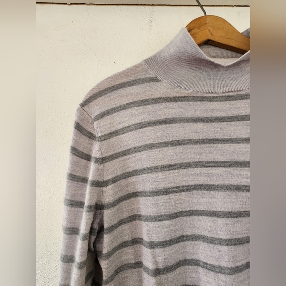Banana Republic 100% Merino Wool Mock Neck Sweater Large - Picture 4 of 7